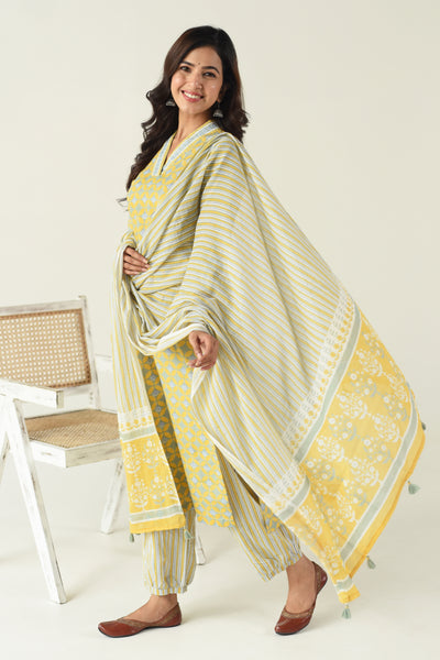 Cotton Geometric Print Suit Set In Shades Of Light Yellow And Grey