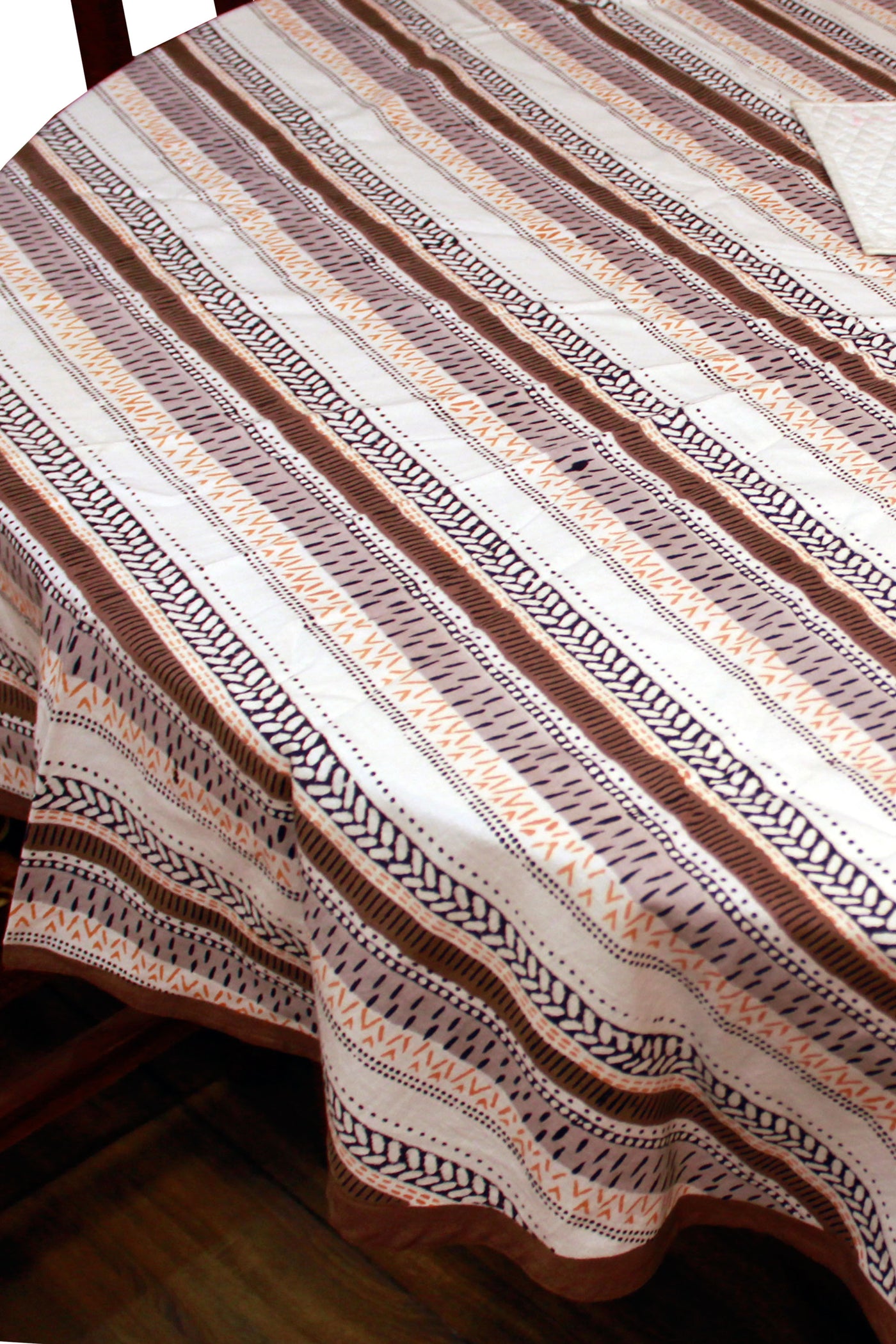 Round Table Cover Roaster Border Print in Brown