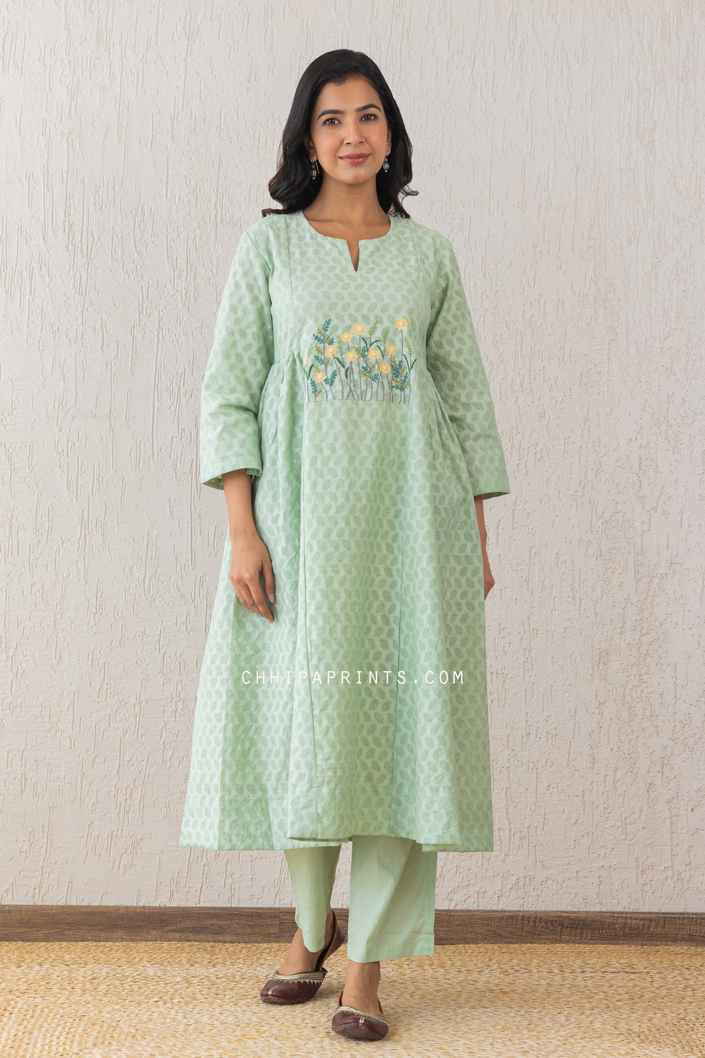 CHANDERI JACQUARD EMBROIDERED KURTA & PANT CO ORD SET IN SPRAY GREEN