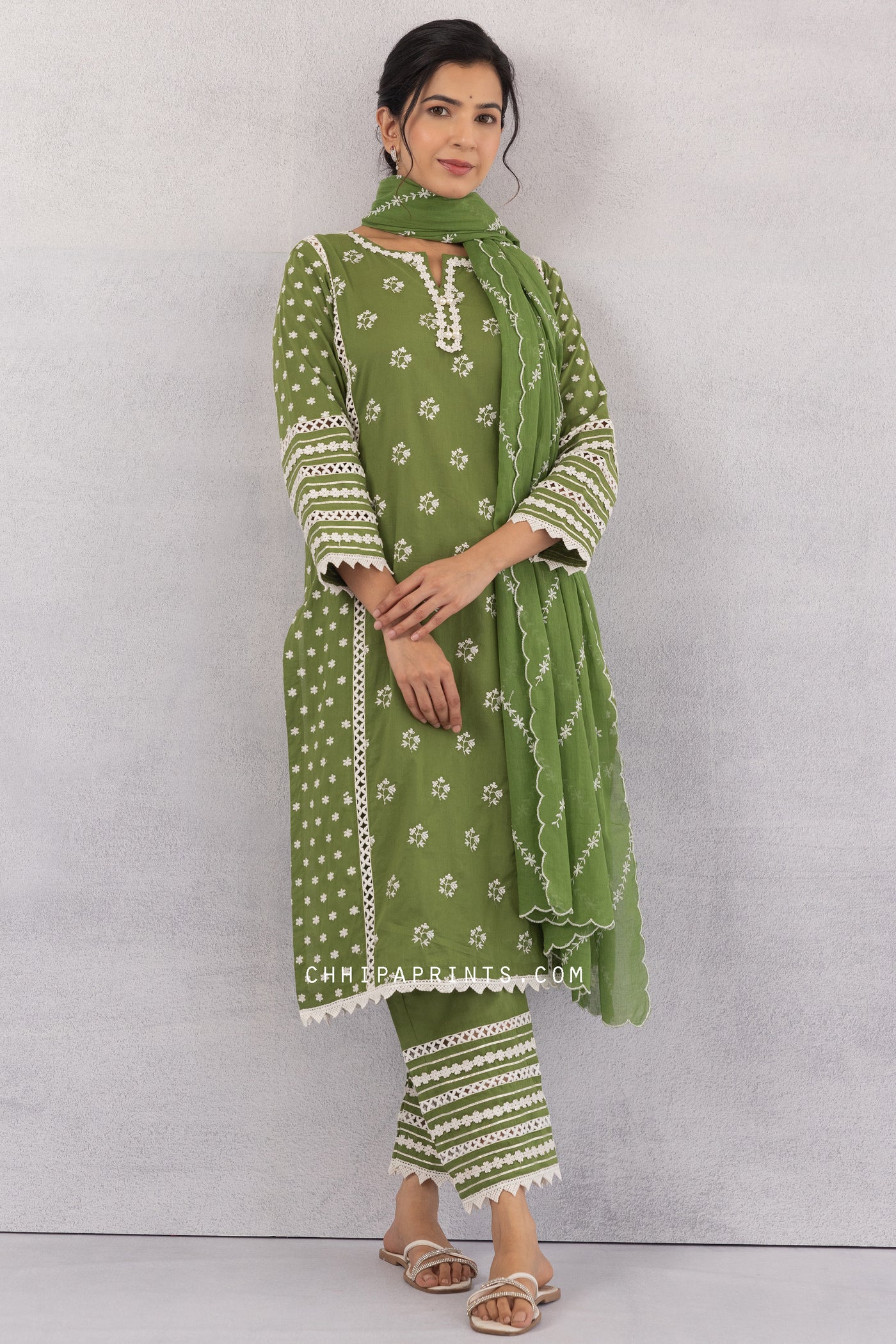 COTTON Buti Embroidery KURTA SUIT SET IN MEHANDI GREEN