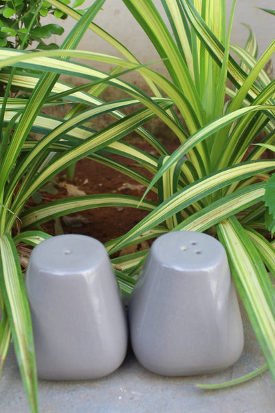 CERAMIC STONEWARE SALT & PEPPER IN CEMENT GREY