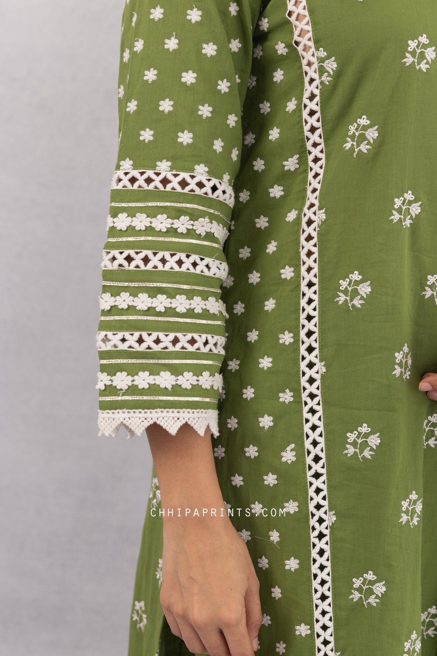 COTTON Buti Embroidery KURTA SUIT SET IN MEHANDI GREEN