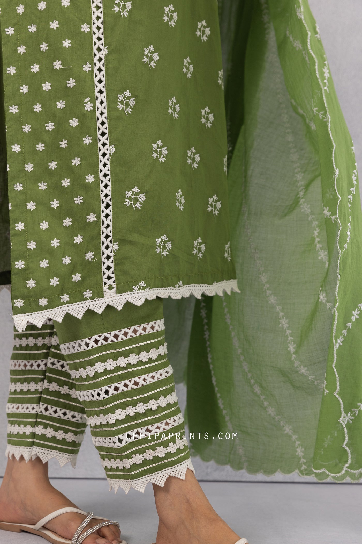 COTTON Buti Embroidery KURTA SUIT SET IN MEHANDI GREEN