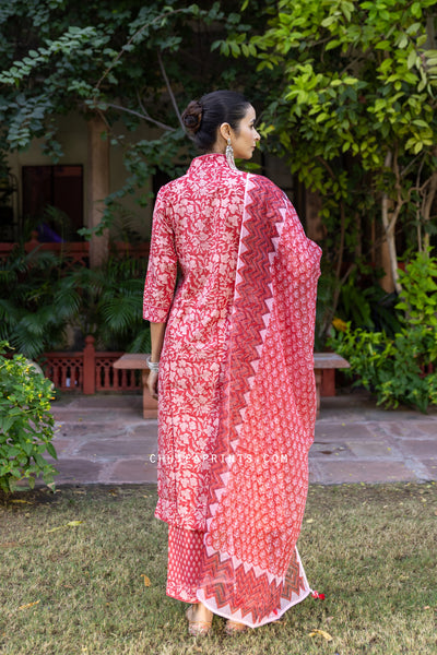 Cotton V Neck Block Print Suit Set in Shades of Red on Pink