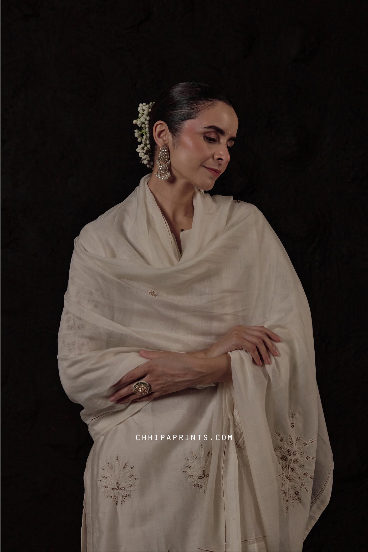 Chanderi Silk Mughal Buta Aari Embroidery Kurta Set in Ivory