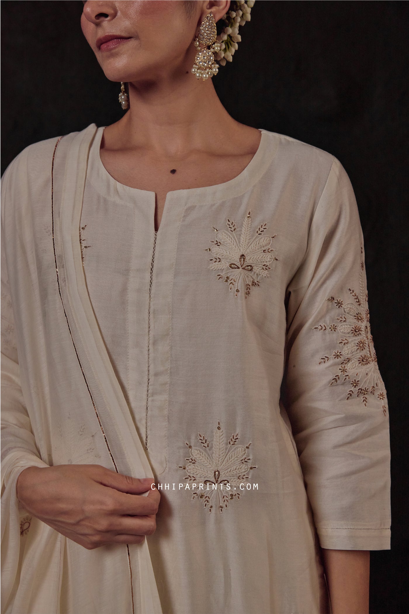 Chanderi Silk Mughal Buta Aari Embroidery Kurta Set in Ivory