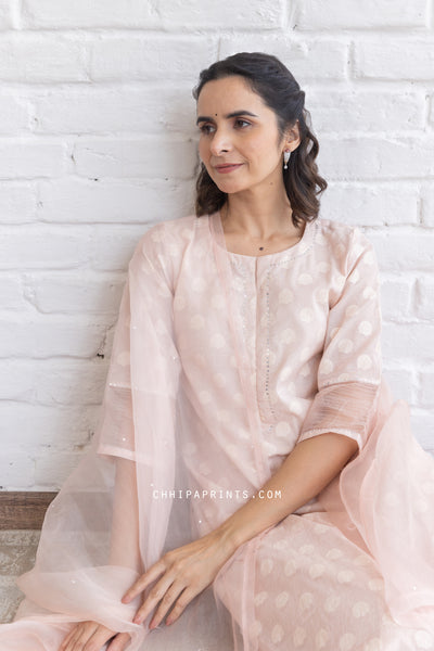 Chanderi Silk Dobby Buti Embroidery Kurta Set in Rosewater Pink