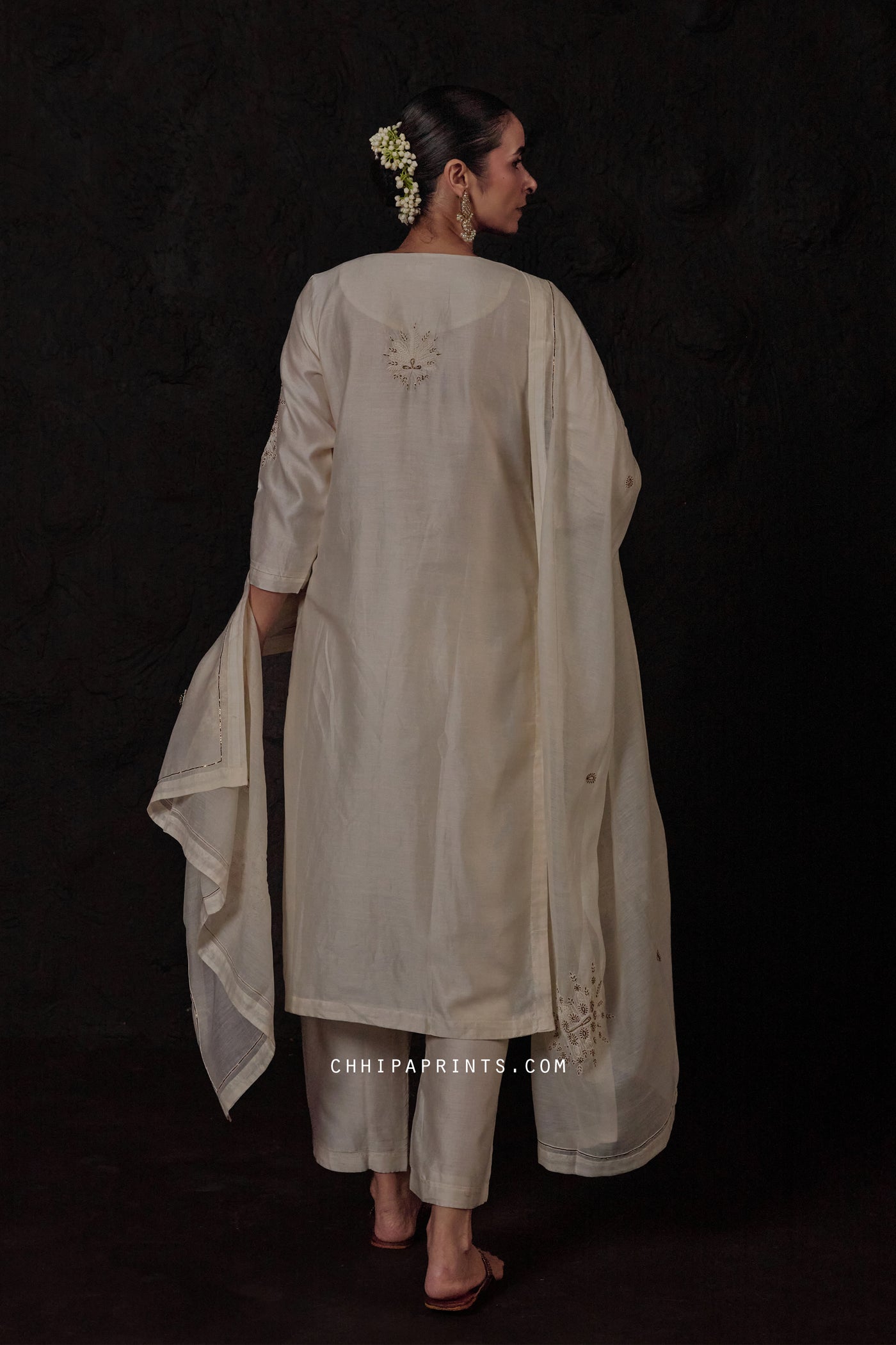 Chanderi Silk Mughal Buta Aari Embroidery Kurta Set in Ivory