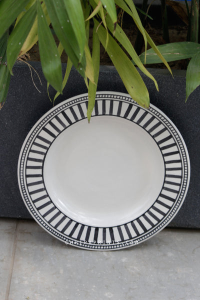 CERAMIC STONEWARE DOTS AND STRIPES DINNER PLATE IN BLACK