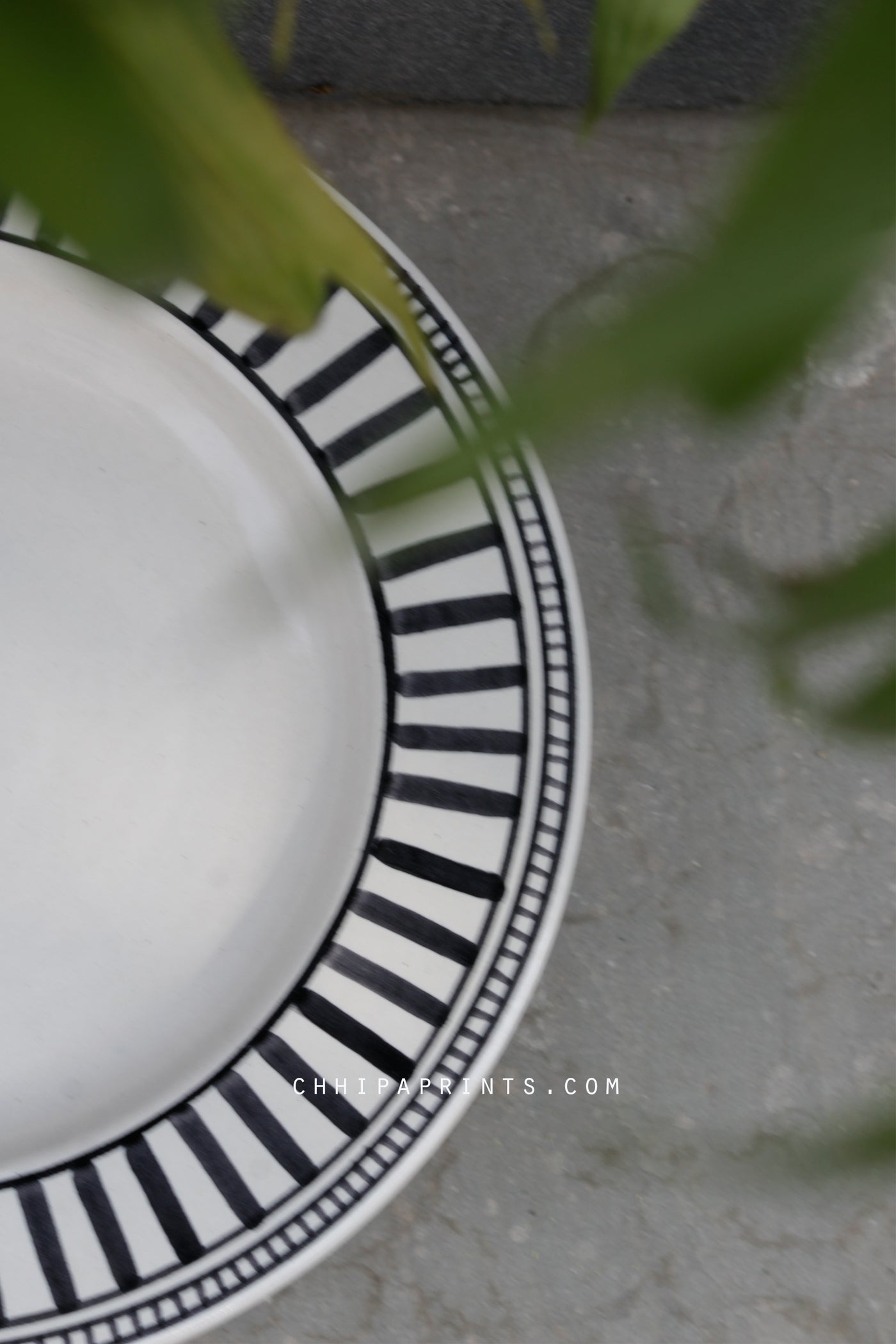 CERAMIC STONEWARE DOTS AND STRIPES DINNER PLATE IN BLACK