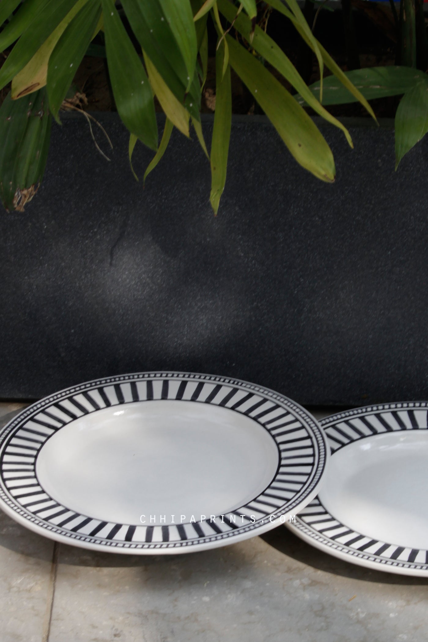 CERAMIC STONEWARE DOTS AND STRIPES DINNER PLATE IN BLACK