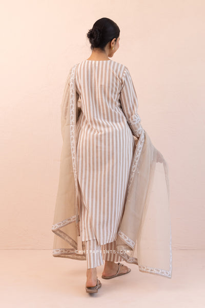 Cotton Stripes Print Front Gather Kurta Set in Oyster Grey