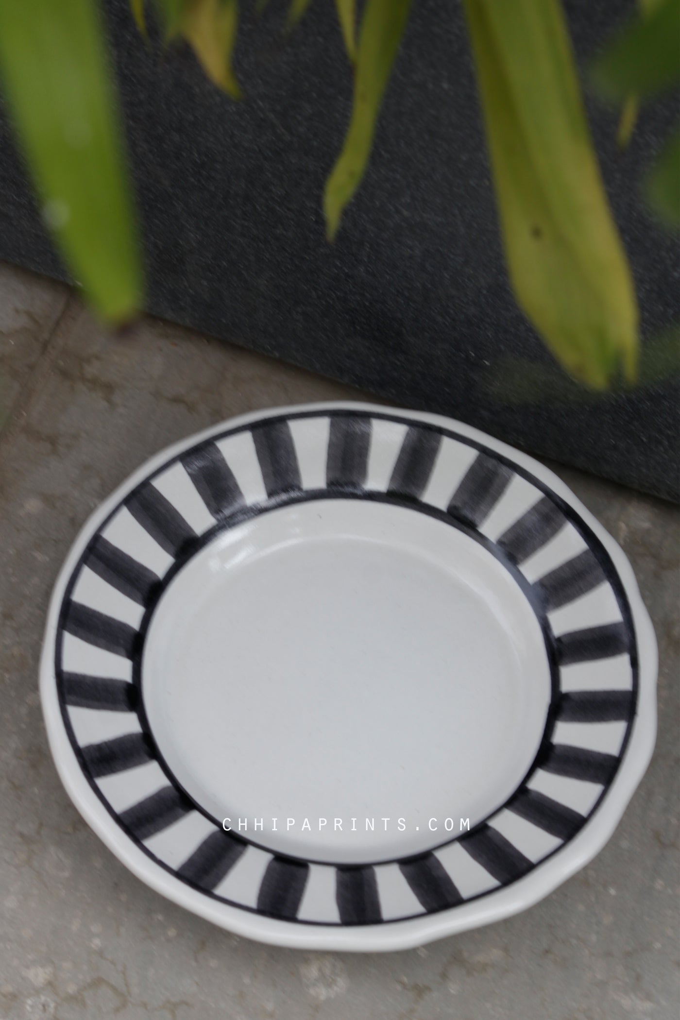 CERAMIC STONEWARE STRIPES DESSERT PLATE IN BLACK