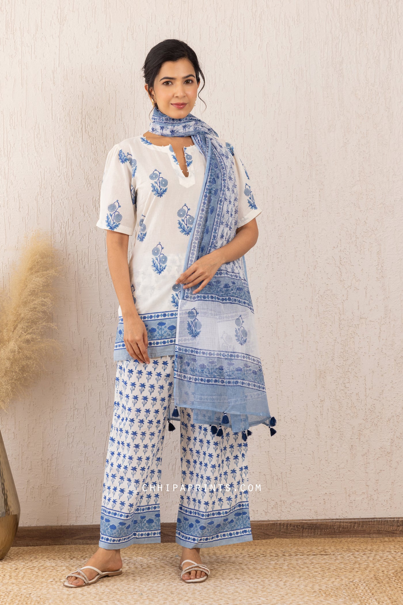 Cotton Block Print Mughal Buta Short Kurta Suit Set in Shades of Blue