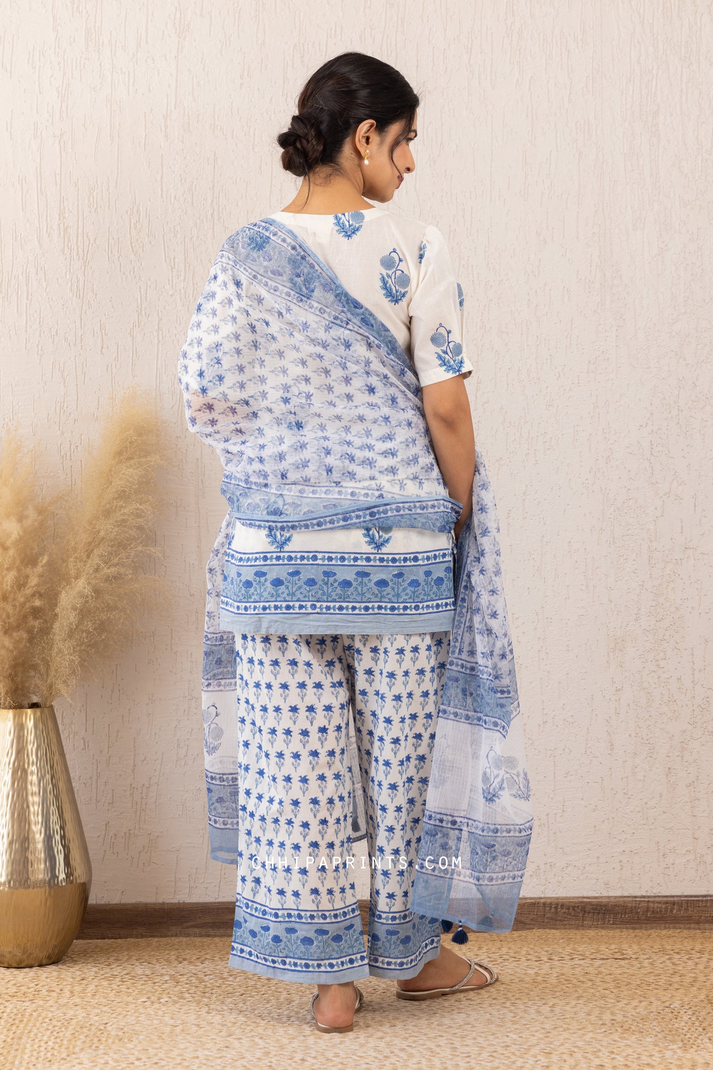 Cotton Block Print Mughal Buta Short Kurta Suit Set in Shades of Blue