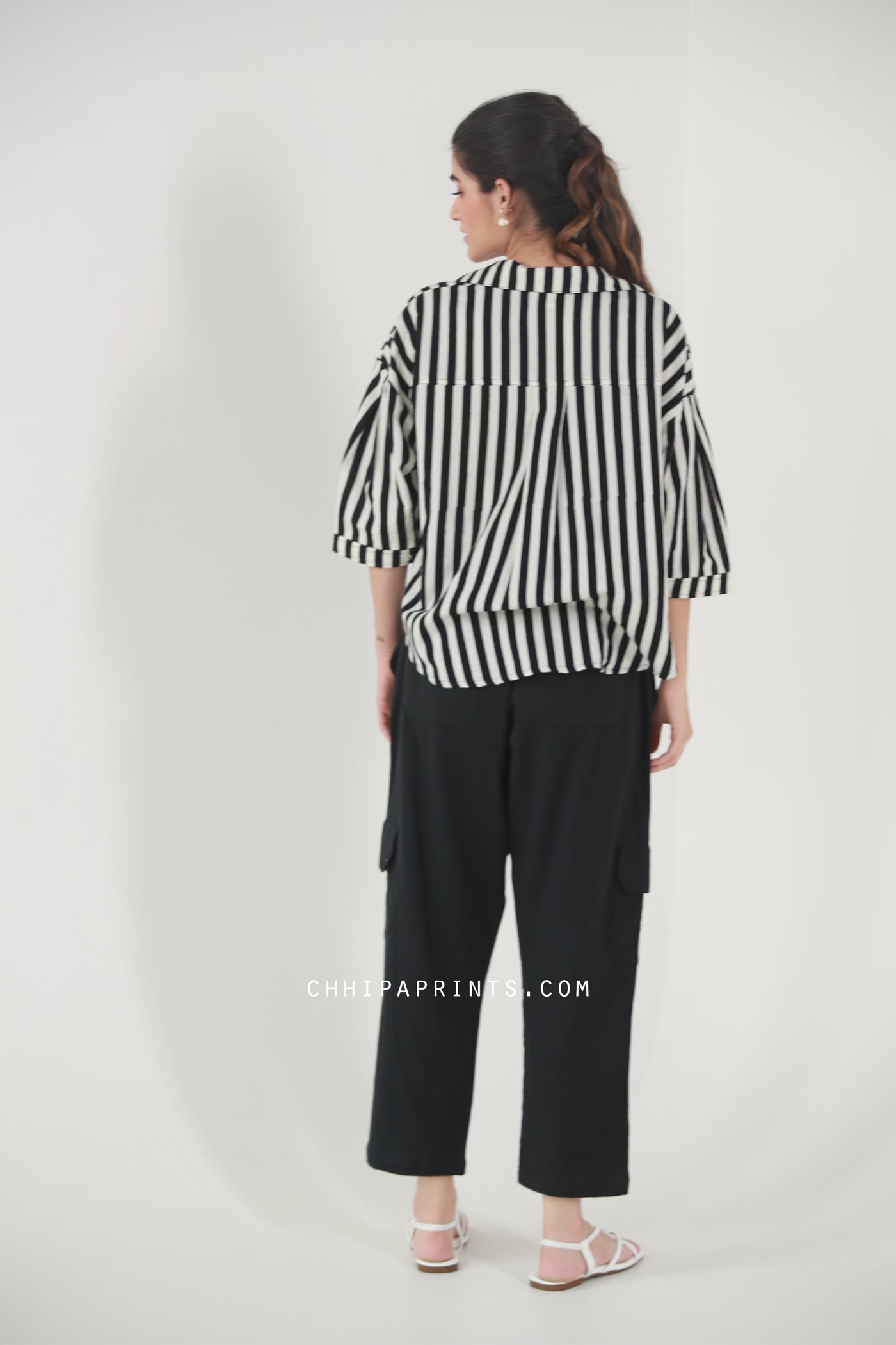 Cotton Stripes Print Relax Fit Shirt in Black
