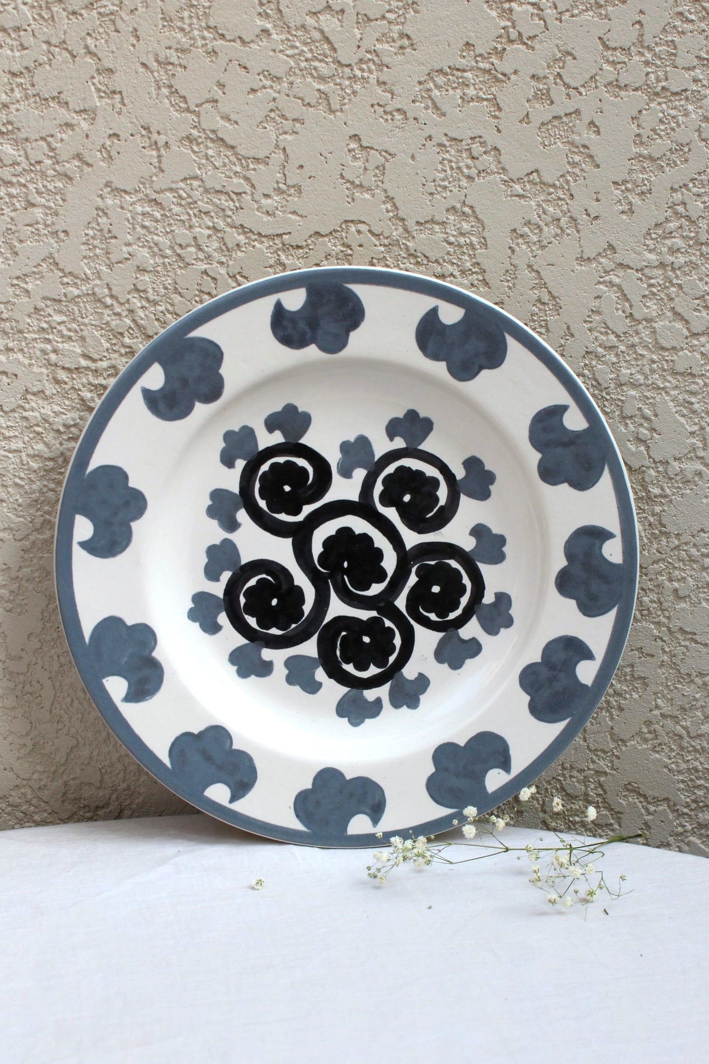 CERAMIC STONEWARE HAND PAINTED DINNER PLATE IN BLACK & GREY