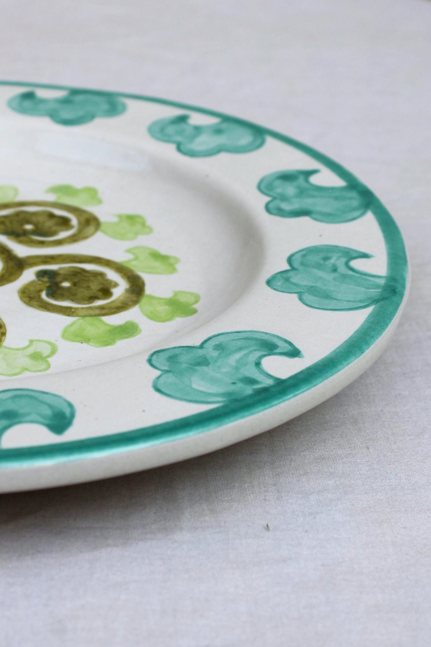 CERAMIC STONEWARE HAND PAINTED DINNER PLATE IN SHADES OF GREEN