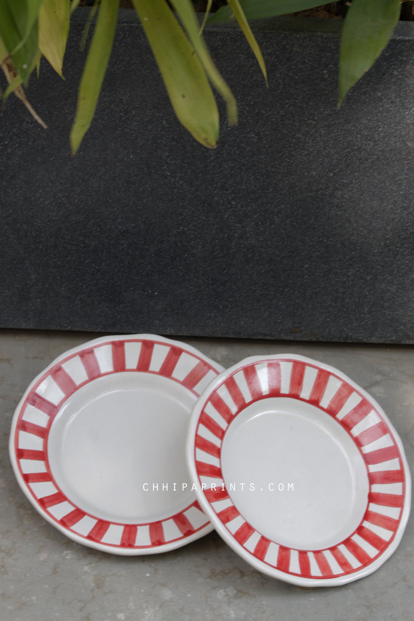 CERAMIC STONEWARE STRIPES DESSERT PLATE IN RED