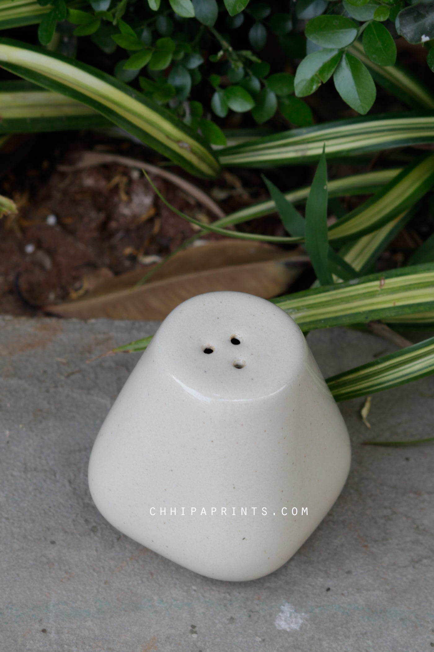 CERAMIC STONEWARE SALT & PEPPER IN MILKY WHITE