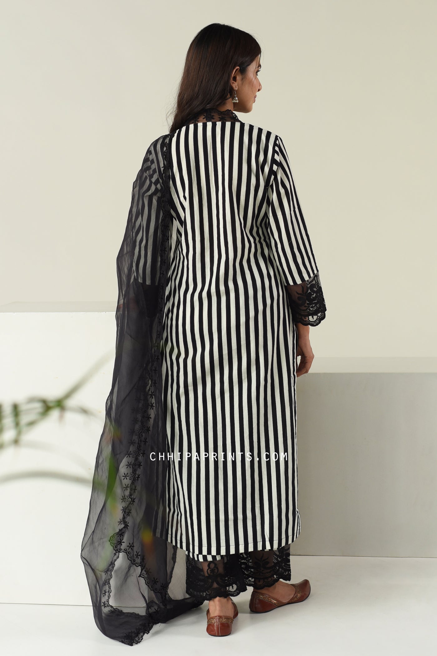 Cotton Stripes Print Organza Lace Kurta Set in Black (Set of 3)