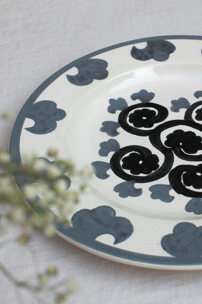 CERAMIC STONEWARE HAND PAINTED DINNER PLATE IN BLACK & GREY