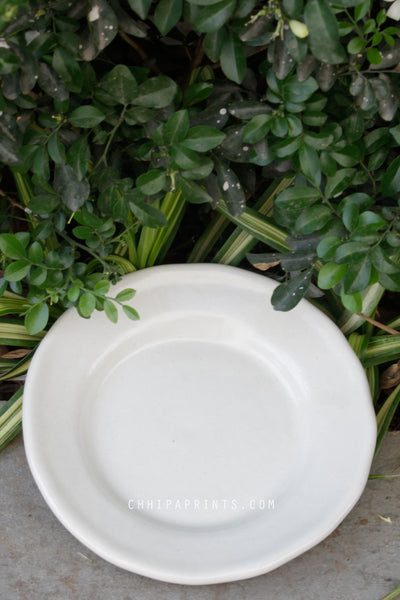 CERAMIC STONEWARE DESSERT PLATE IN MILKY WHITE