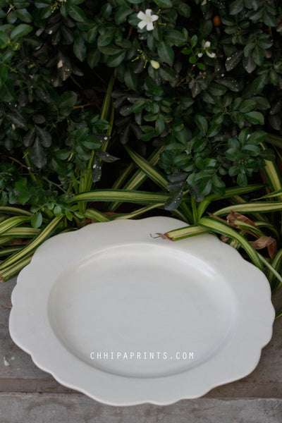 CERAMIC STONEWARE DINNER PLATE IN MILKY WHITE