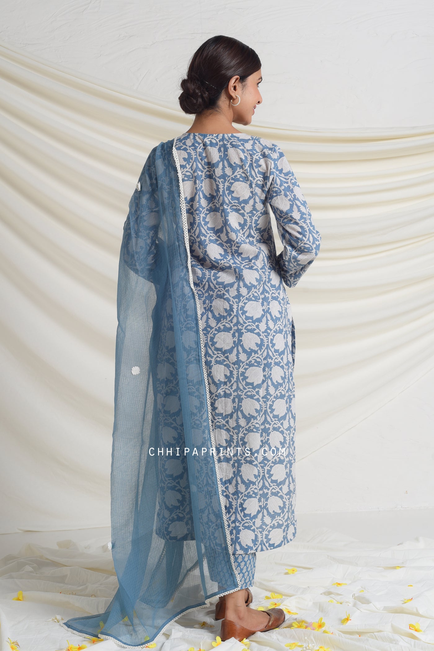 Cotton Gud Jaal Basic Style Kurta Set in Shades of Mykonos Blue