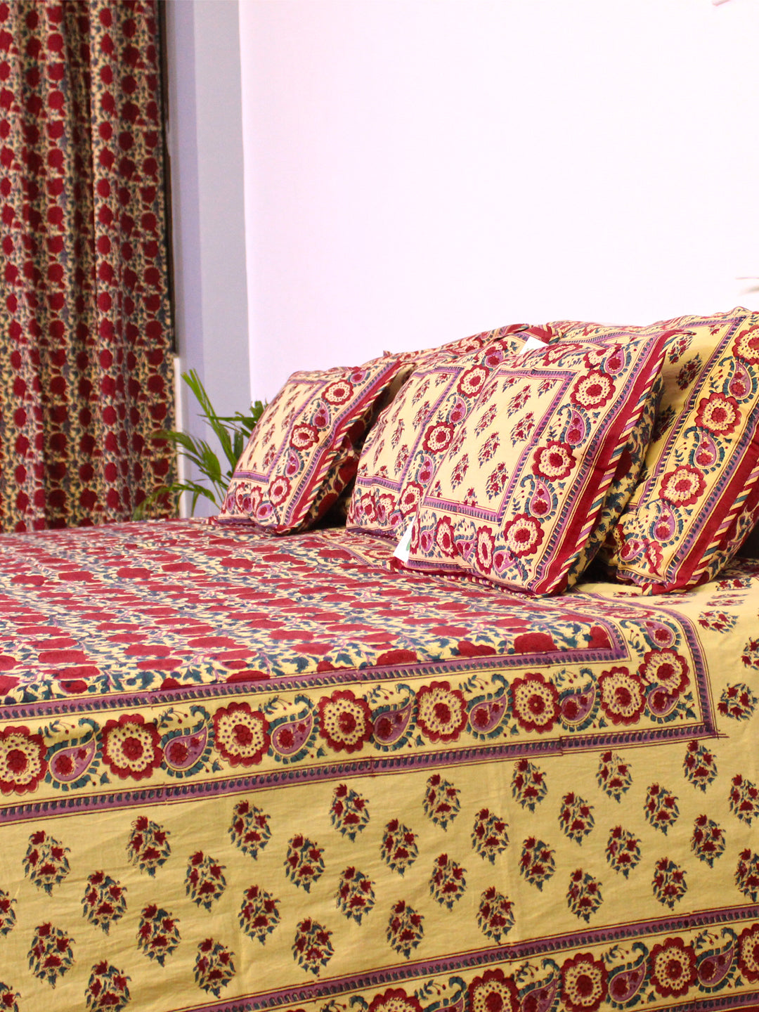 Bed Cover Chattha Jaal Red