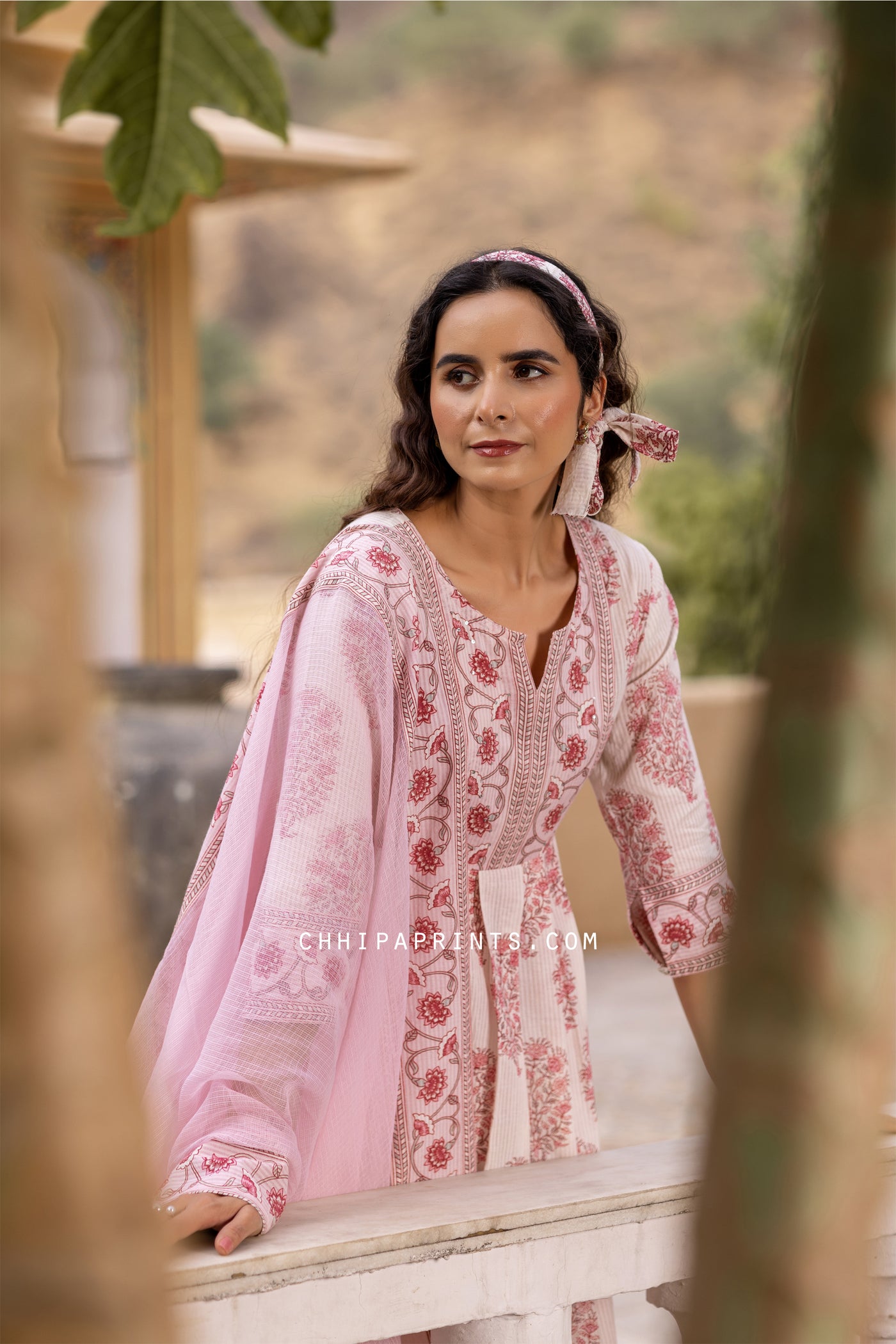 Cotton Monochrome Buta Suit Set in Powder Pink