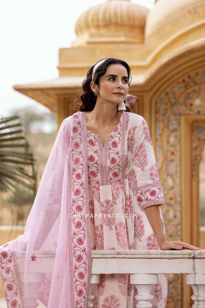 Cotton Monochrome Buta Suit Set in Powder Pink