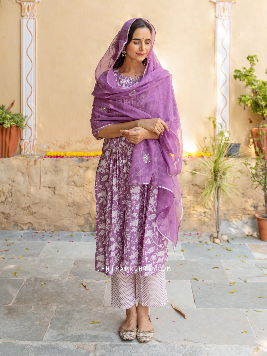 Cotton Shell Tuck Jaal Print Suit Set in Lavender