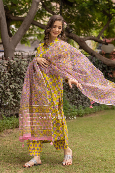 Cotton V Neck Star Jaal Suit Set in Yellow