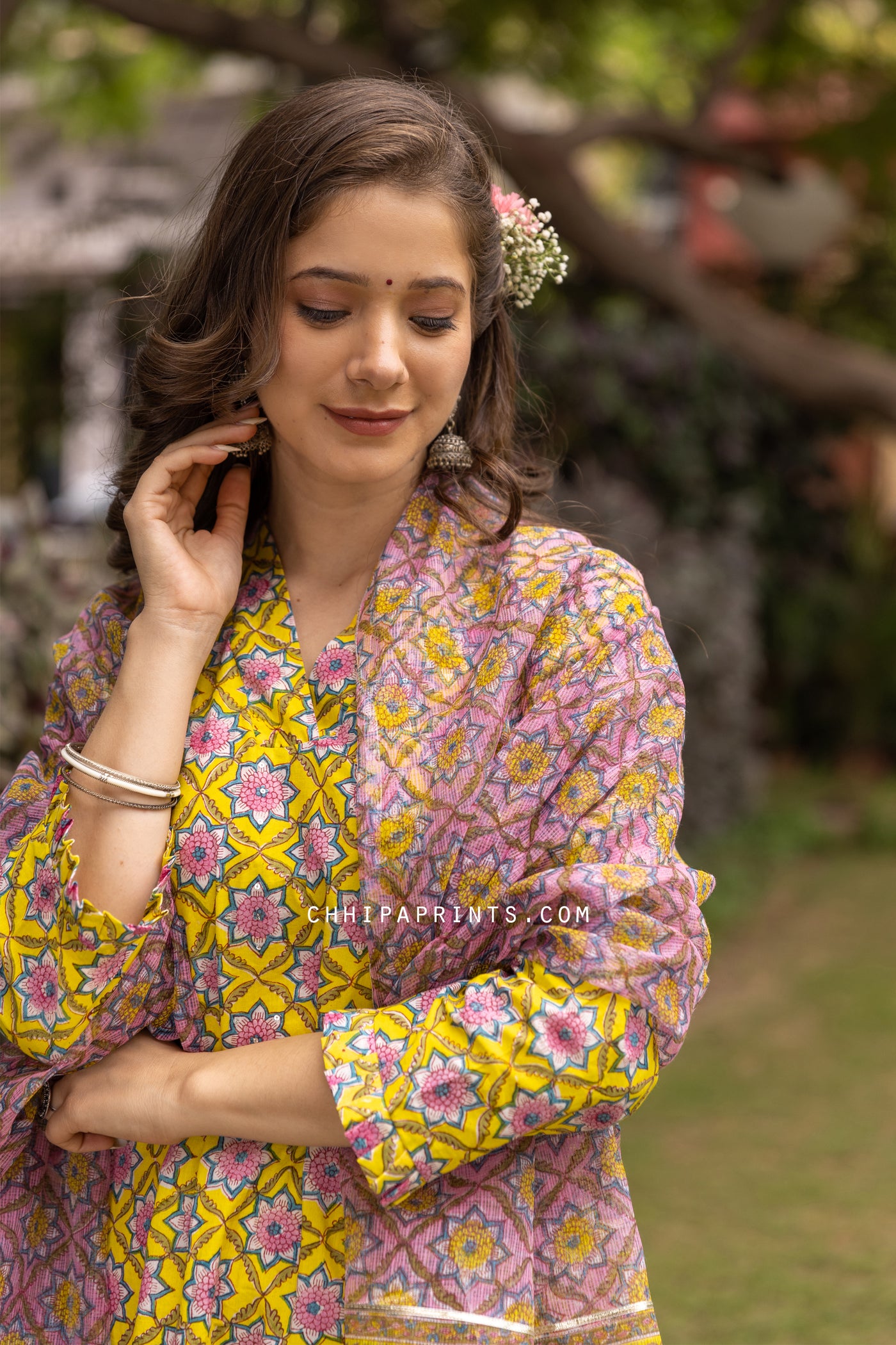 Cotton V Neck Star Jaal Suit Set in Yellow