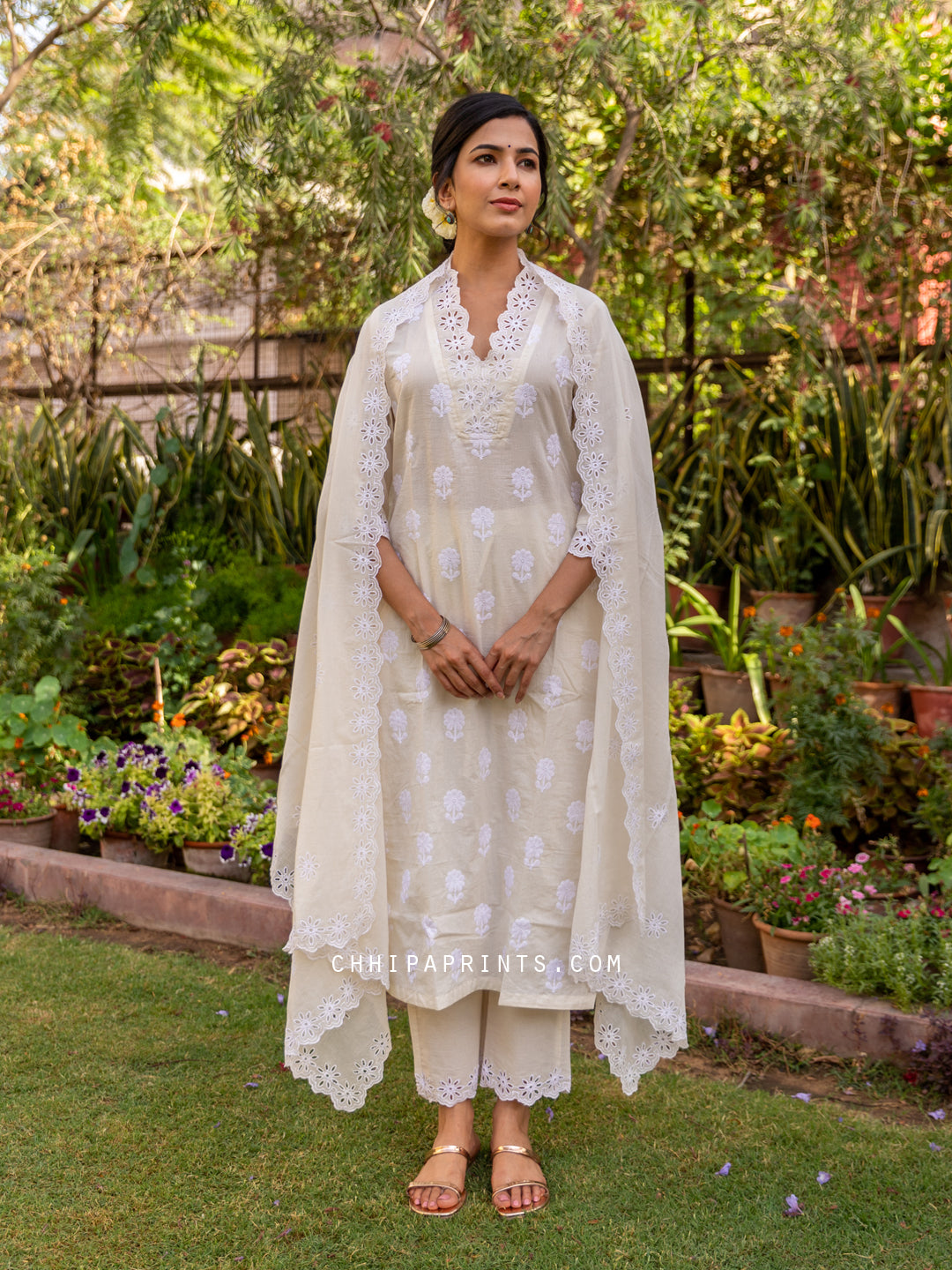Cotton V Neck Cutwork Embroidery Suit Set in Ivory